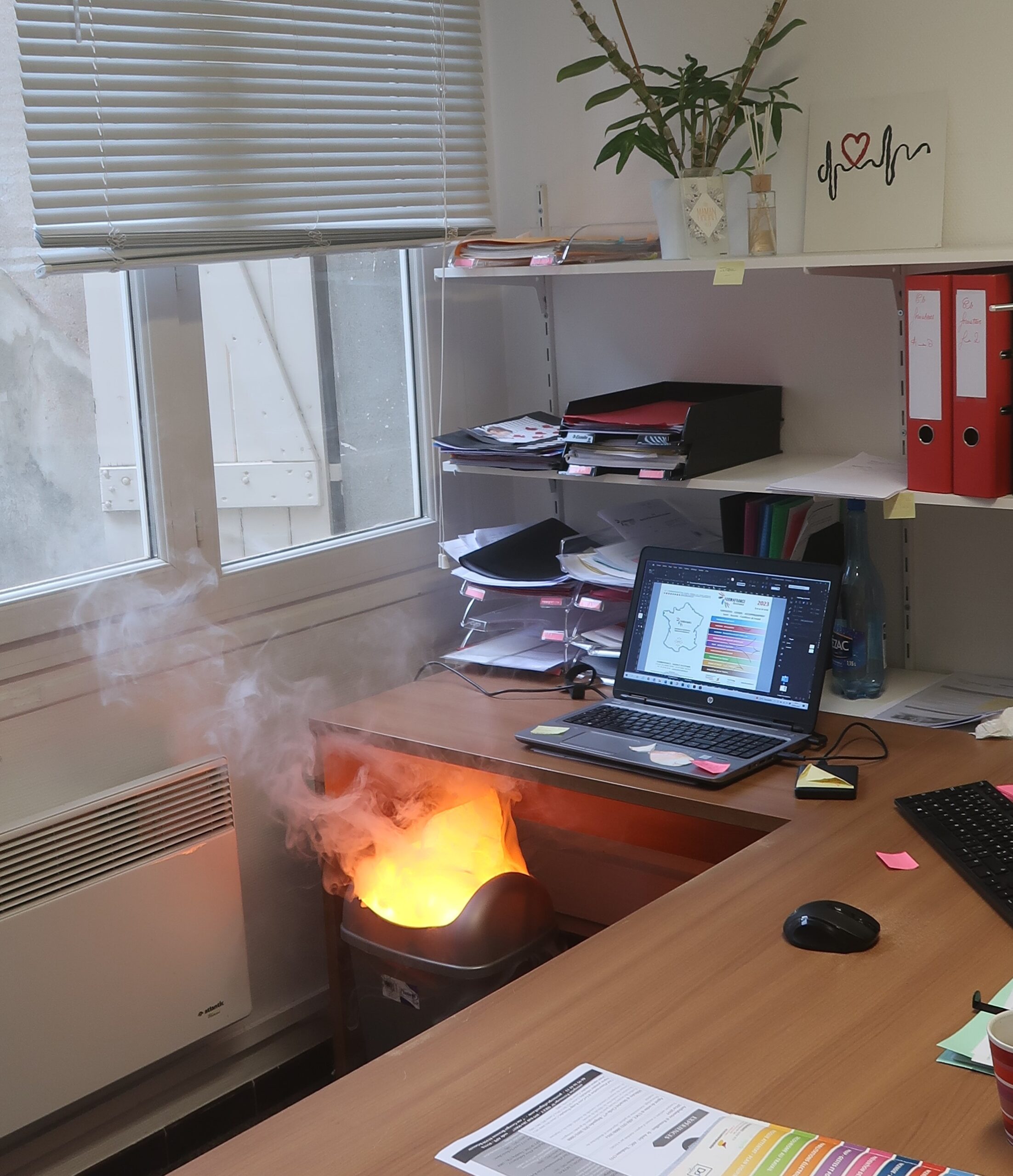 bureau feu de corbeille